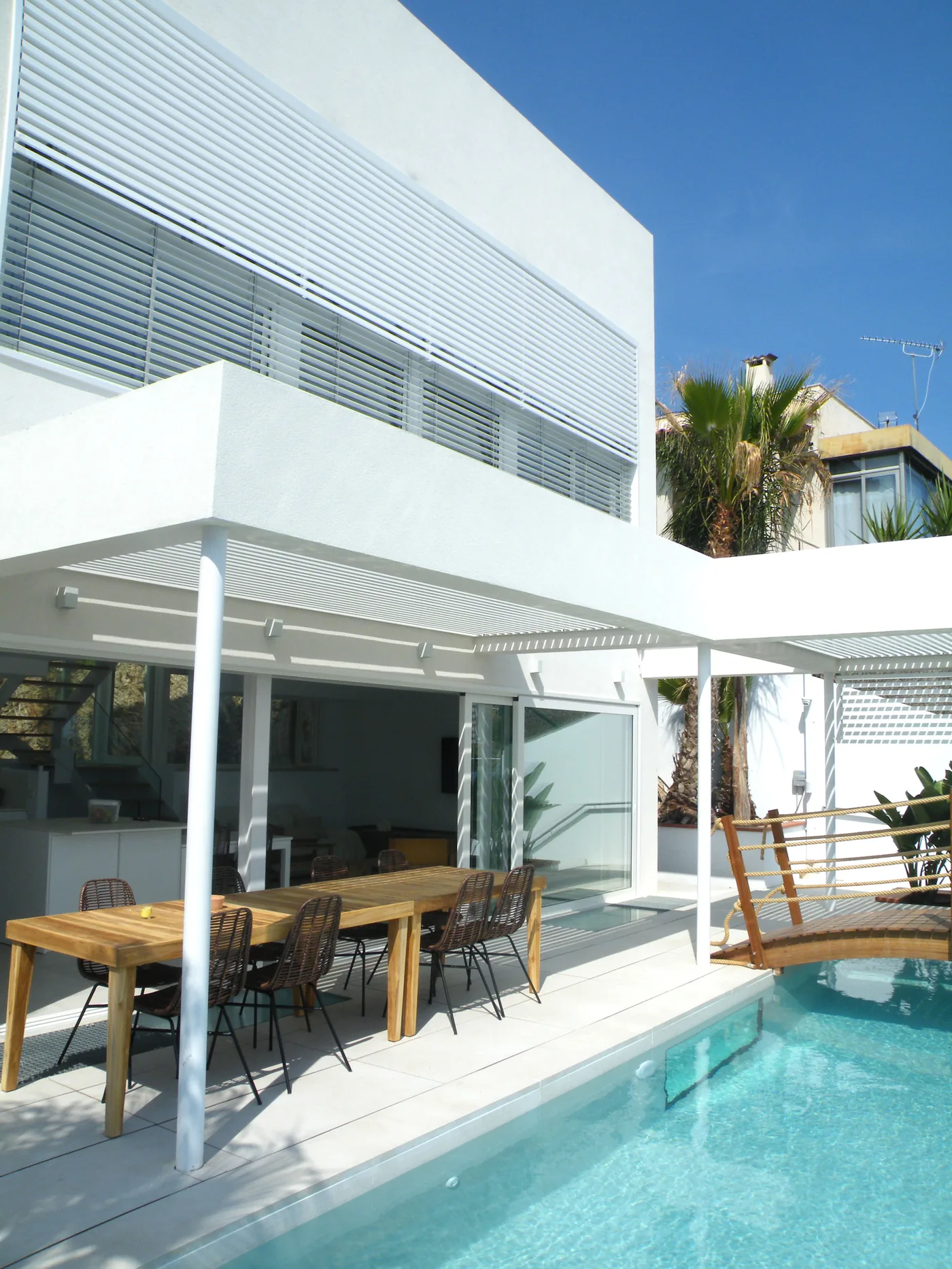 Sitges — Correderas al exterior