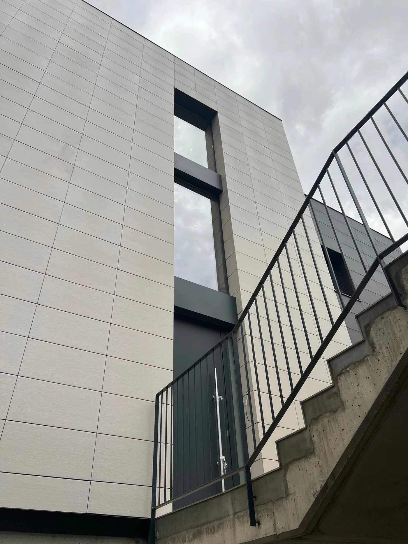 Edificio plurifamiliar — Fachada ventilada