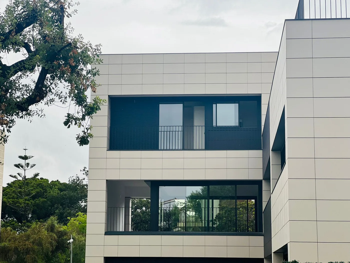 Edificio plurifamiliar — Vista lateral