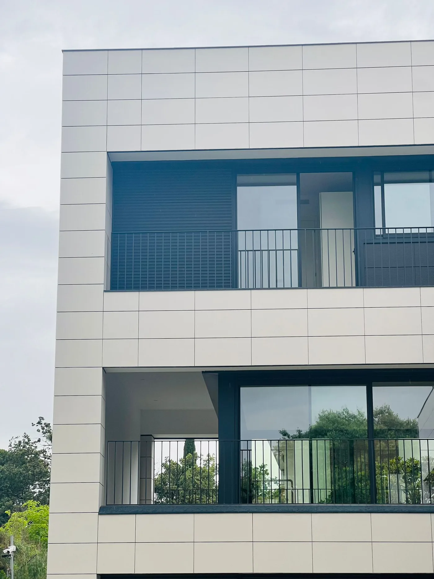 Edificio plurifamiliar — Balcones
