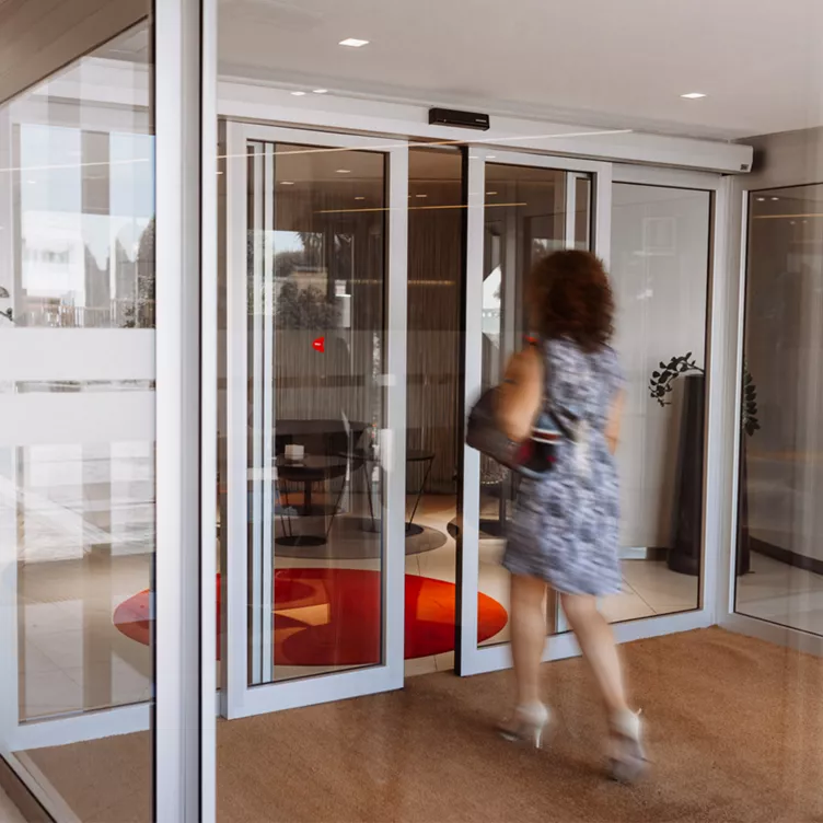 Ditec-DAS200-sliding-doors-7